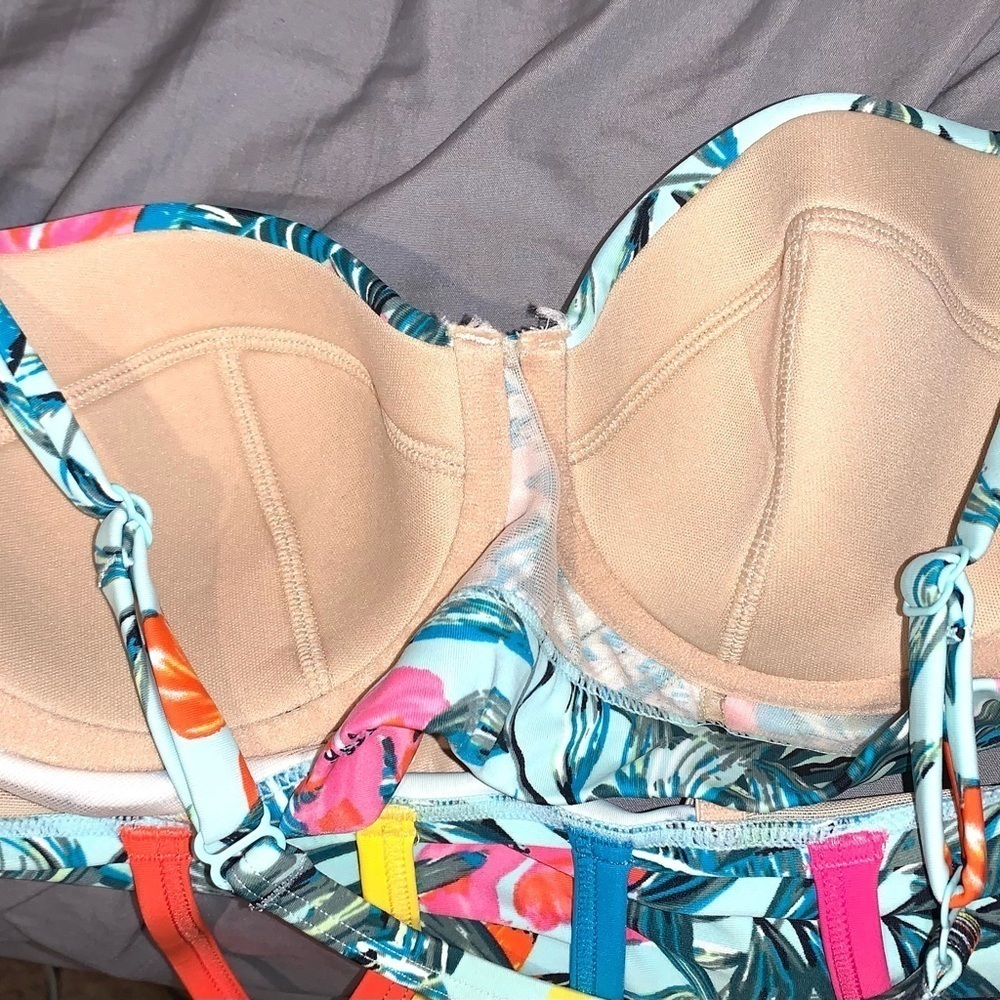 Swim by Cacique Women's Bikini Top Swimsuit Size 32C Underwire Blue Flowers - Picture 8 of 8